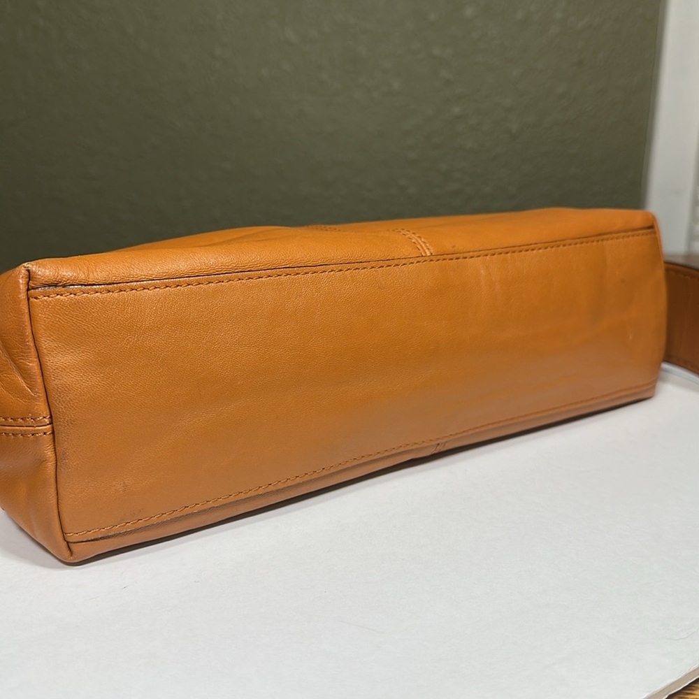 COACH Bandit Hobo 39 Glovetanned Pebble Leather - Picture 13 of 16